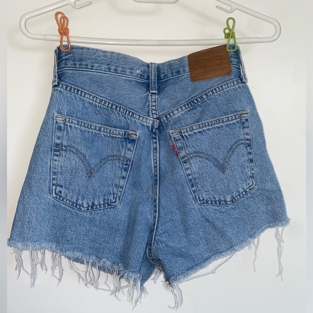 Levi’s ribcage denim shorts size 26